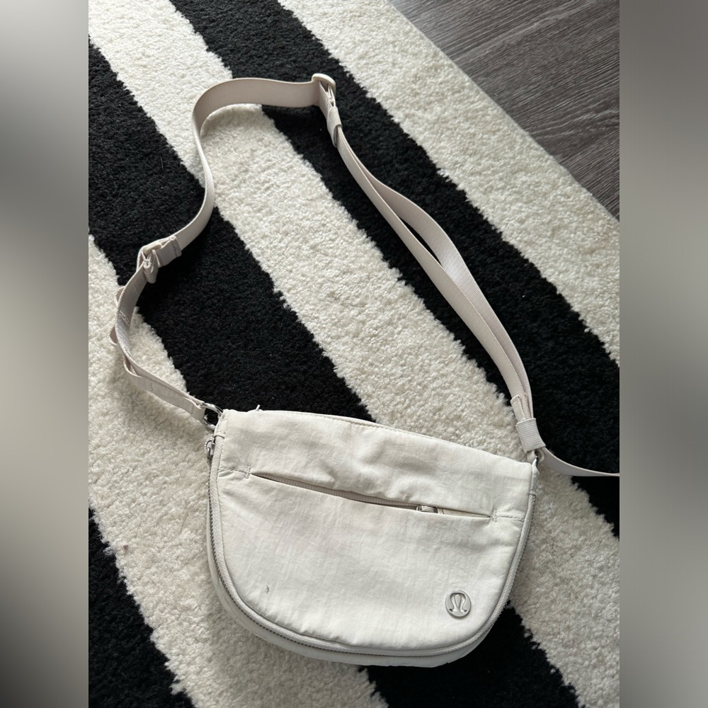 Mini everywhere bag from Lululemon in white opal